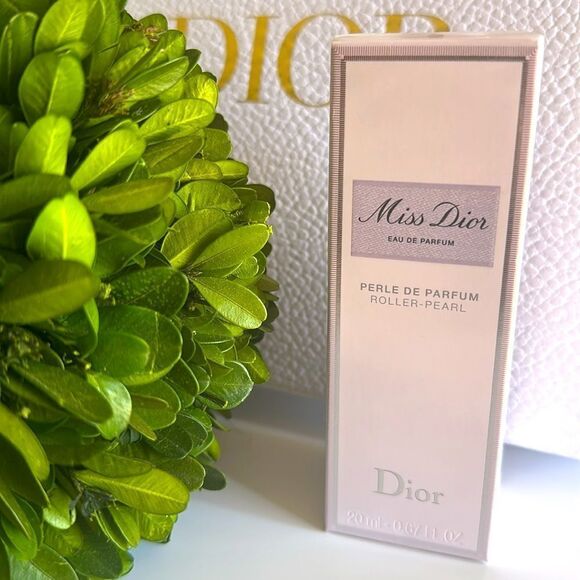 Miss Dior Parfum Roller-Pearl -
New & Sealed - Picture 3 of 17